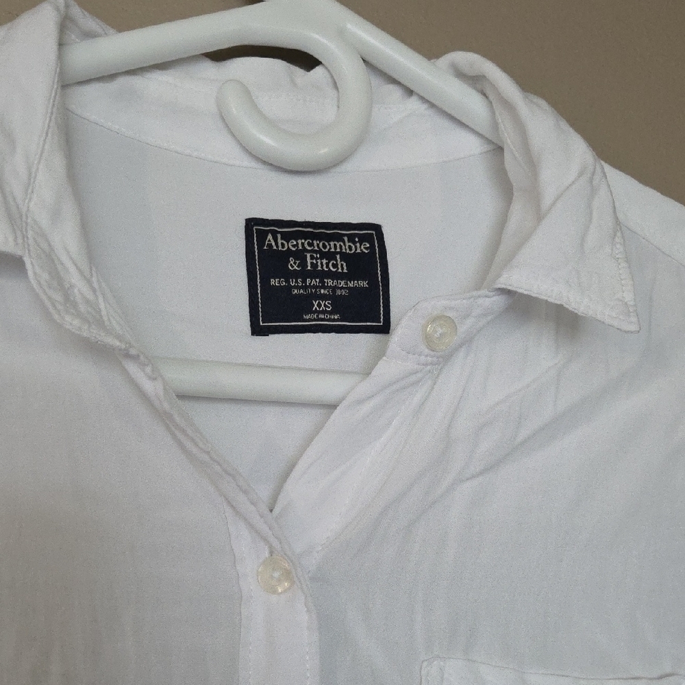 NWOT Abercrombie & Fitch White Casual Button Down Shirt💥Buy2Get1Free💥 - Picture 2 of 3
